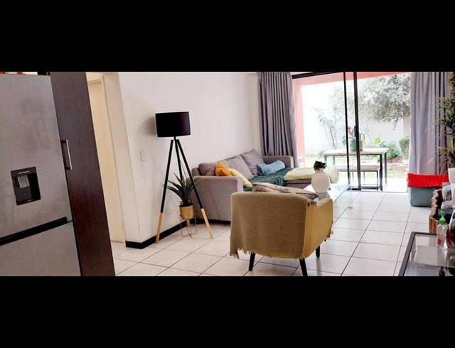 1 BEDROOM PROPERTY TO RENT IN LONEHILL